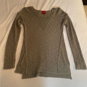 Lightweight gray sweater. Brand Daytrip bought from Buckle. Size S.